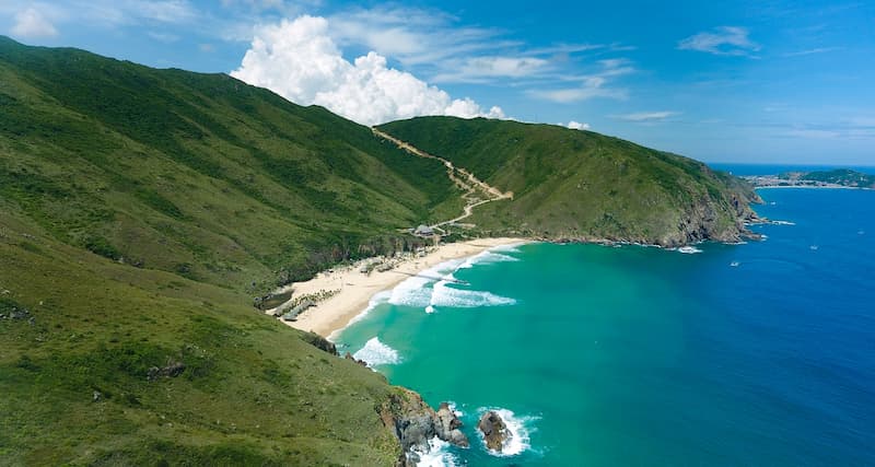 Bãi biển xanh ngắt tại Kỳ Co, Quy Nhơn