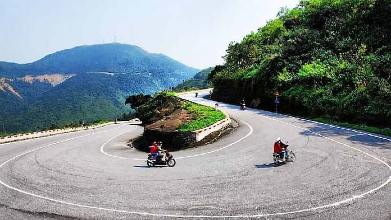 biker cần duy trì tốc độ an toàn khi đổ đèo