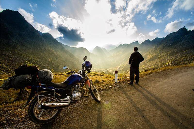 Top 10 mẫu xe mô tô đi phượt tốt và đáng mua nhất 2024 mau-xe-di-phuot-loi-ich-khi-phuot-bang-moto