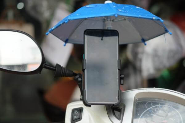 gia-do-dien-thoai-gan-xe-moto-7 gia-do-dien-thoai-gan-xe-moto-7