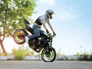 Shop đồ phượt – Sản phẩm và cách chăm sóc xe moto vào mùa mưa