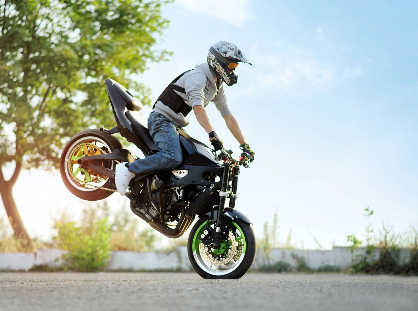 Shop đồ phượt - Sản phẩm và cách chăm sóc xe moto vào mùa mưa