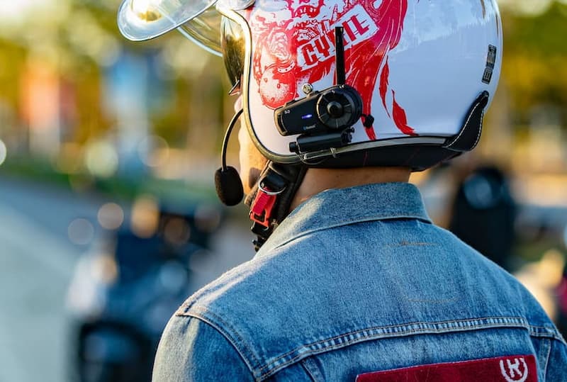 tai nghe bluetooth gắn mũ bảo hiểm được nhiều biker lựa chọn