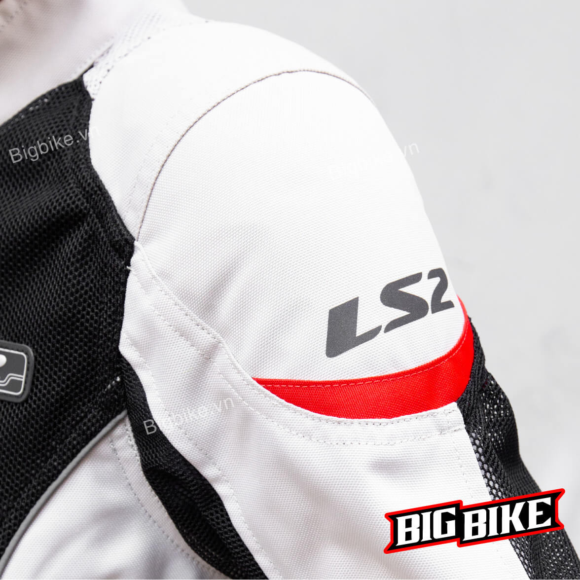 chi tiết áo ls2 airy lady thoáng mát biker nữ đang mặc áo bảo hộ ls2 airy lady thoáng mát