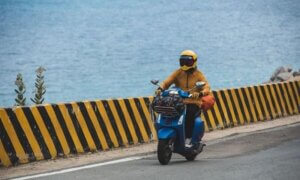 Có nên đi phượt bằng xe tay ga | Đồ bảo hộ đi tour bằng xe máy