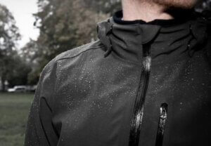 Cách tìm áo khoác phượt chống nước chất lượng năm 2025