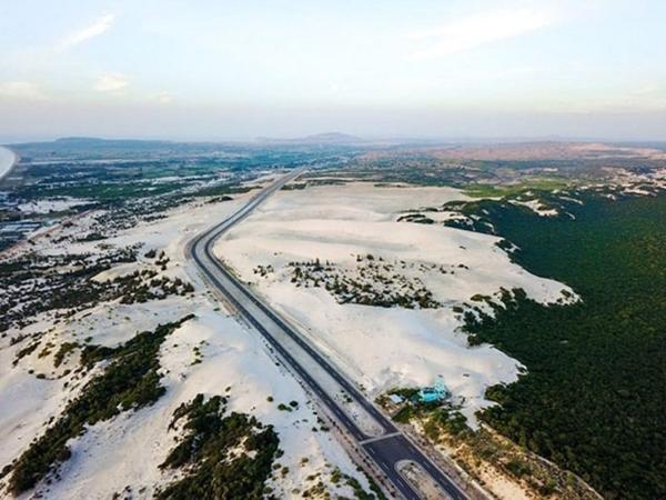 cung-duong-bien-dep-nhat-Viet-Nam-5