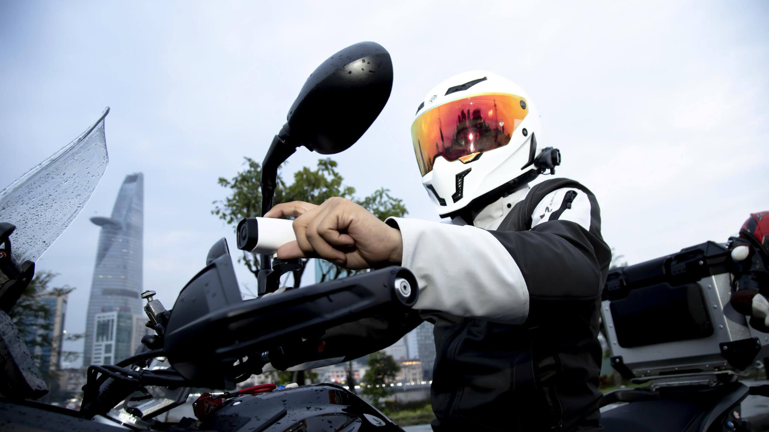 CAMERA CAM S GẮN TRÊN XE MÁY