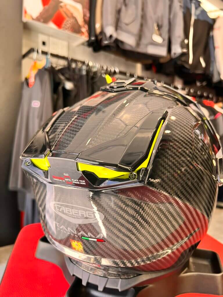 HỆ THỐNG VENT GIÓ NAM CHÂM PHÍA SAU (ON-ROAD)