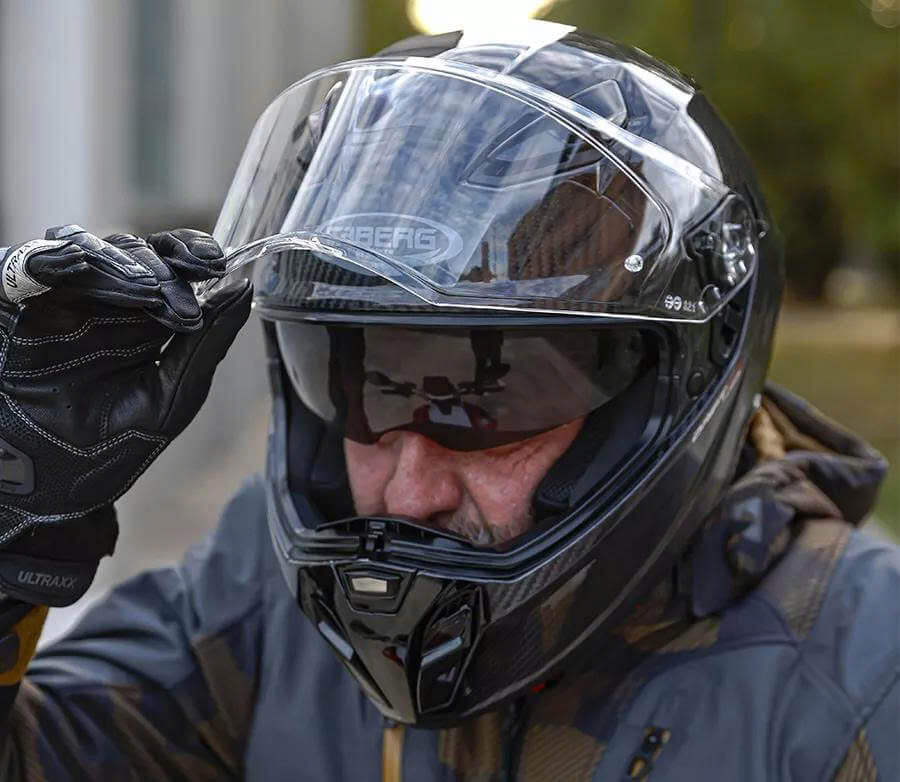 Trang bị kính râm Double Visor Tech